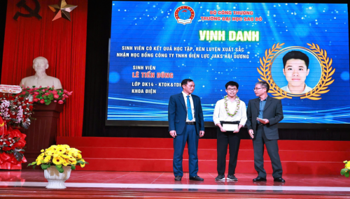 Chàng sinh viên Trường Đại học Sao Đỏ được ví như ngọn lửa đam mê và sáng tạo trong học tập, nghiên cứu