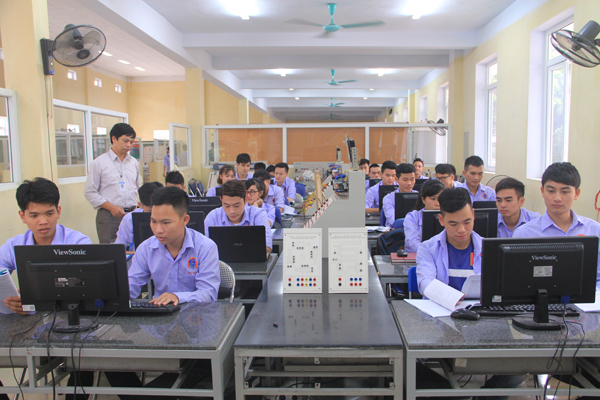 Kỹ thuật điều khiển và tự động hoá – ngành “hot” của thời đại công nghệ 4.0