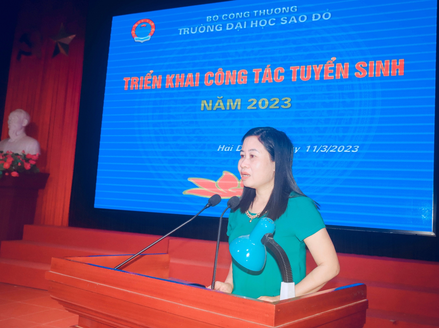  NGƯT. TS Nguyễn Thị Kim Nguyên – Phó Bí thư Đảng ủy, Phó Hiệu trưởng phát biểu chỉ đạo triển khai công tác tuyển sinh năm 2023